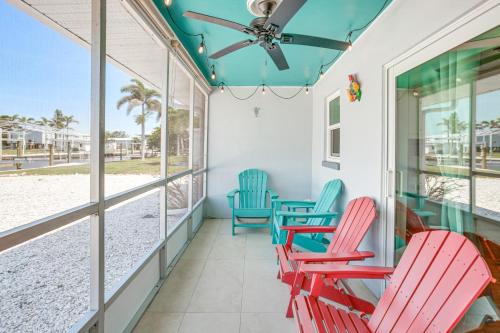 Μπαλκόνι ή βεράντα στο Steps to Canal St James City Home with Dock