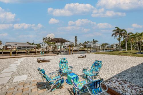 Φωτογραφία από το άλμπουμ του Steps to Canal St James City Home with Dock σε Saint James City