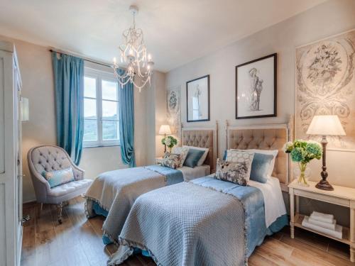 Ένα ή περισσότερα κρεβάτια σε δωμάτιο στο Villa in Lucca with Jacuzzi and Wine Tours