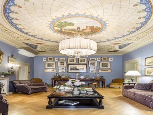 Imagen de la galería de Apartment in Lucca near Guinigi Tower, en Lucca