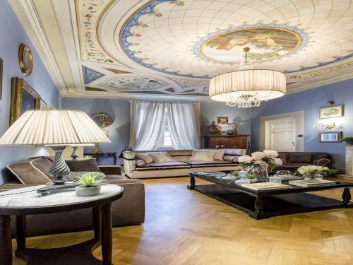 Imagen de la galería de Apartment in Lucca near Guinigi Tower, en Lucca