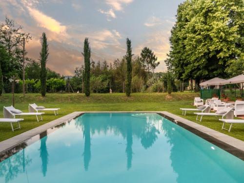 Πισίνα στο ή κοντά στο Villa in Tuscany near Montecarlo Wine Cellars