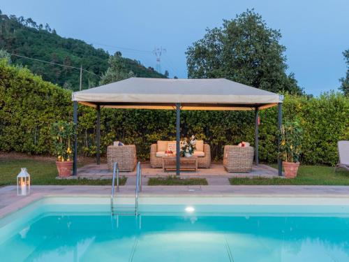 Πισίνα στο ή κοντά στο Villa with Pool and Vineyard Views