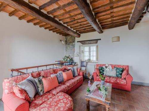 Χώρος καθιστικού στο Villa with Pool and Vineyard Views