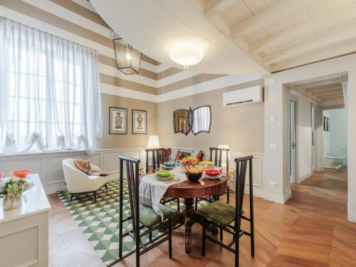 Imagen de la galería de Apartment in Lucca near Guinigi Tower, en Lucca