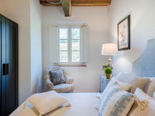 Postel nebo postele na pokoji v ubytování Apartment in Tuscany with Pool and Scenic Views