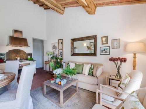 Posezení v ubytování Apartment in Tuscany with Pool and Scenic Views