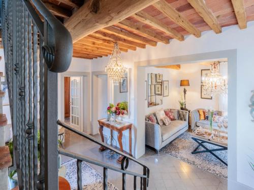 Ruang duduk di Villa in Tuscany with Private Pool & Hill Views
