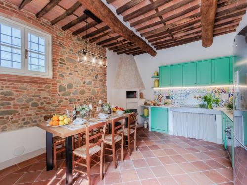 Η κουζίνα ή μικρή κουζίνα στο Villa in Tuscany near Montecarlo Wine Cellars