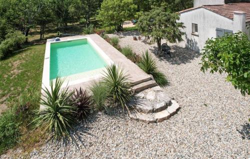 Πισίνα στο ή κοντά στο 3 Bedroom Beautiful Home In Barjac