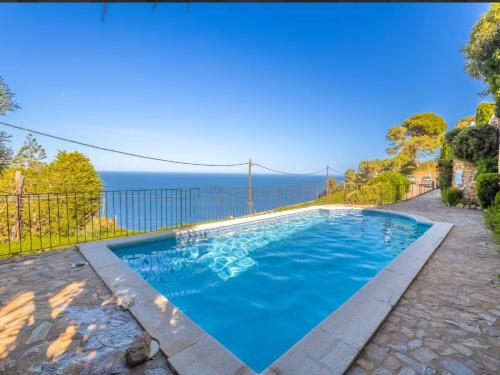 a swimming pool with a view of the ocean at "Terrasse de la Mer 1" Résidence"Sol y Mar" AC-Wifi-BBQ-Piscine-Pkg in Begur