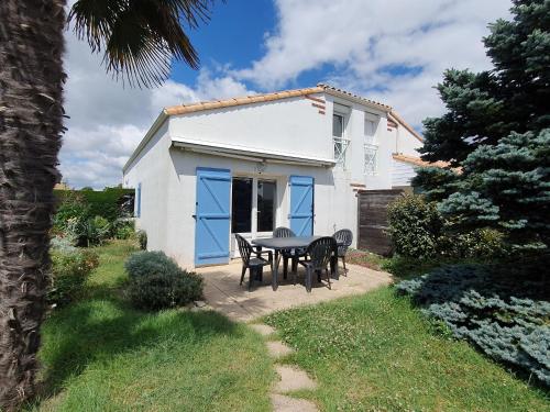 Charmante maisonnette avec piscine privée, proche plage et commerces - FR-1-476-128