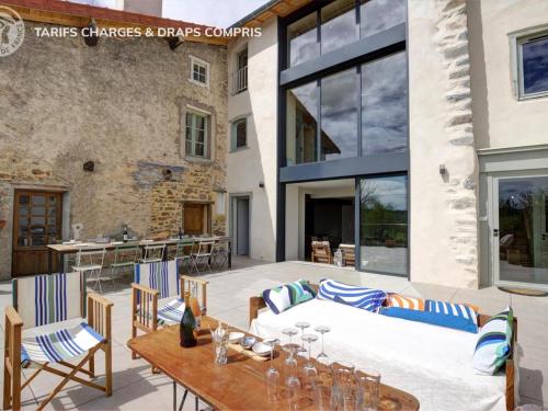 Maison mitoyenne spacieuse avec jardin, terrasse et internet - FR-1-496-312