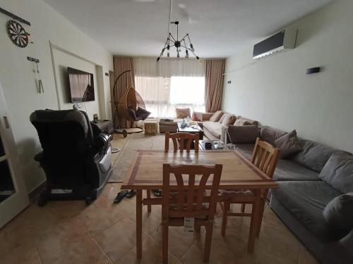 Room in comfortable cozy shared apartment Dgla Maadi Cairo