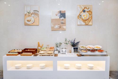 a display case with cakes and pastries on display at Lavande Hotel Dongguan Dongkeng in Dongguan