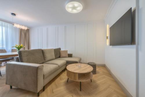 DR Apartments - Aurora