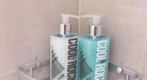 two bottles ofodorizers are sitting on a wall at City Comfort Inn Lhasa Potala Palace Scenic View in Lhasa