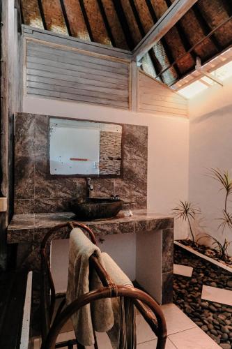 a home office with a desk and a chair at Abian Huts Dream Beach Lembongan in Nusa Lembongan