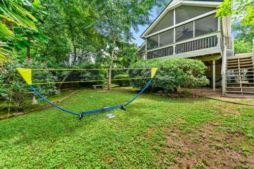 Zahrada ubytování 3BR Bungalow by Oakhurst - Decatur