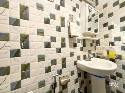 a bathroom with a sink and a mirror at Euphoric Tiger Resort in Rishīkesh