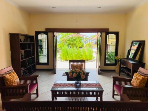a living room with two chairs and a table at Beachfront Villa Jepun Segara in Banjar