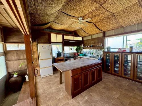 a kitchen with a large island in the middle at -大人数で泊まれる一棟貸し-なかまあじーんやー海近くの素敵な島暮らし体験-手久津久- in Kikaiga Shima
