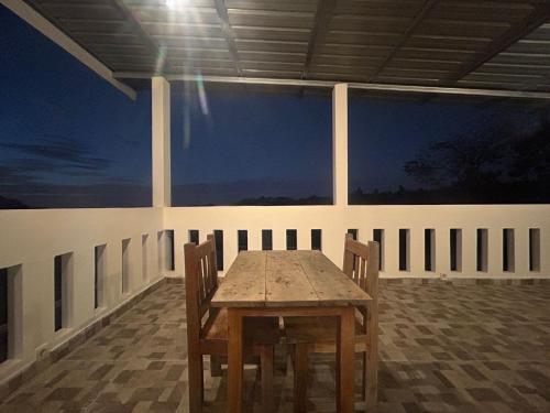 Balkoni atau teres di FOUR-G Home Stay & Komodo Tour