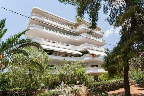 Luxury 3-BD condo with 80sqm balcony in Glifada