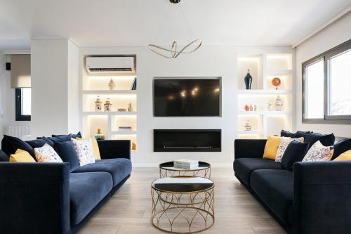 Luxury 3-BD condo with 80sqm balcony in Glifada