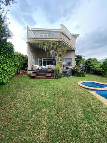 a house with a large yard with a pool at Guest Suite in Marino in Marino