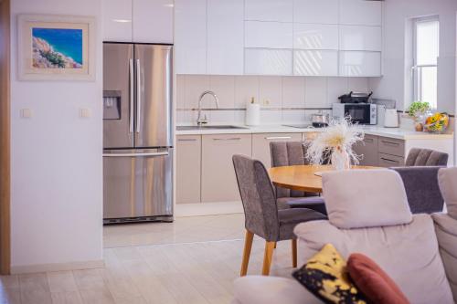 a kitchen and dining room with a table and chairs at Apartments Villa Flamingo in Makarska