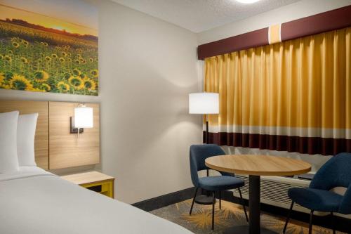 Ένα ή περισσότερα κρεβάτια σε δωμάτιο στο Days Inn by Wyndham Cartersville