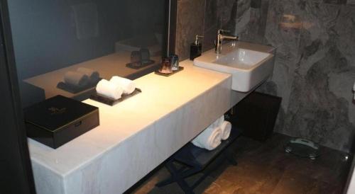 a bathroom with a sink and a counter with towels at Taiyi International Hotel in Wenzhou