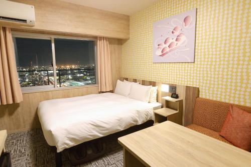 a hotel room with two beds and a window at Hiyori Hotel Osaka Suminoekoen Station in Osaka