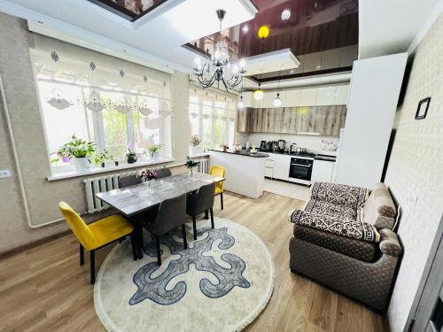 Χώρος καθιστικού στο Nur Kyrgyz Guest House