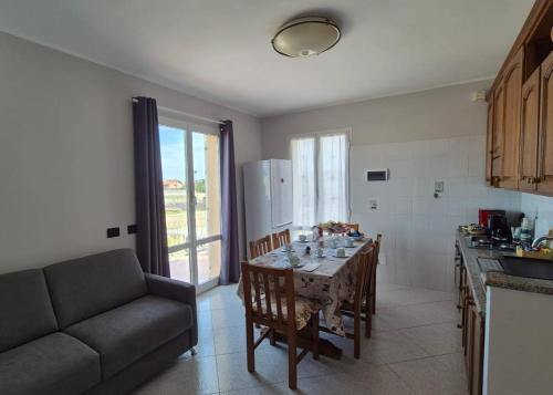 Η κουζίνα ή μικρή κουζίνα στο agriturismo nonna merj