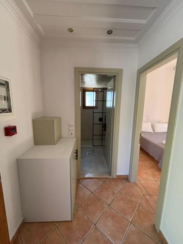 Ein Bett oder Betten in einem Zimmer der Unterkunft DELPHINUS VILLAS-Villa Nikitas