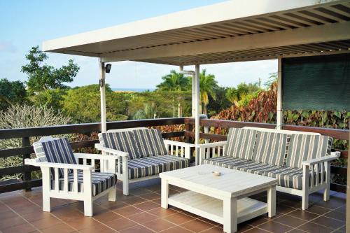 Gallery image of Breeze & Bliss Beach House 300m Walk to the Beach! in Pennington