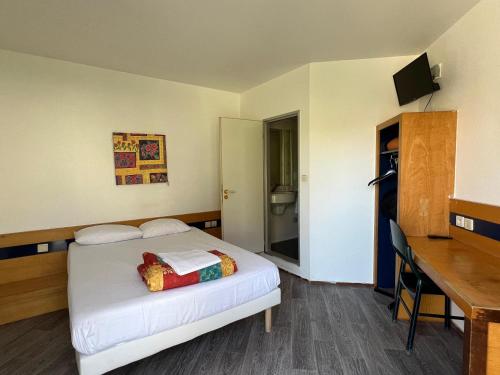 Posteľ alebo postele v izbe v ubytovaní Hotel Charme En Maconnais Fasthotel Macon Nord