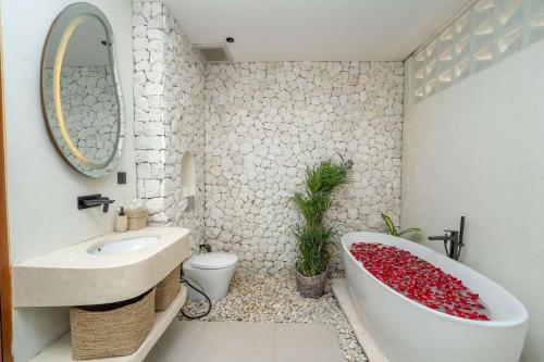 Koupelna v ubytování Adaya Villa 1 Brand New 4BR in Bingin - Uluwatu