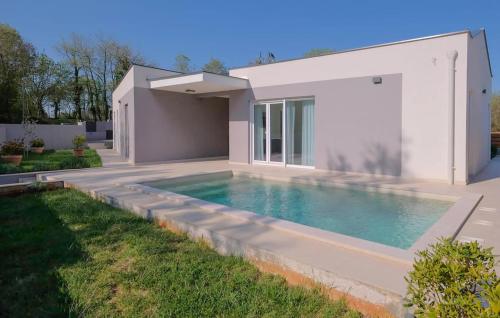 Awesome Home In Rebici