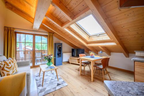 a living room with a skylight and a table and chairs at Das Bergquartier - Ferienwohnung Krottenkopf in Oberau
