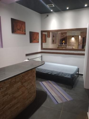 Кровать или кровати в номере Chrysoulas Apartment