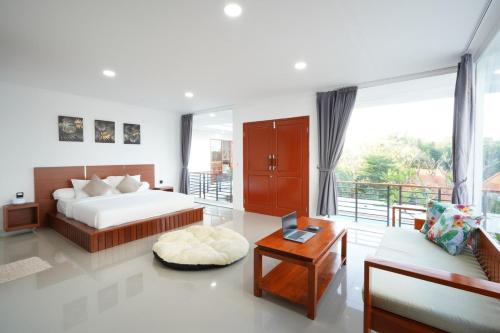 Katil atau katil-katil dalam bilik di Beach Manor in Bingin- Casa Boba