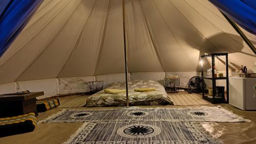 a room with a tent with a bed in it at Lakeview Glamping in Staro Myasto