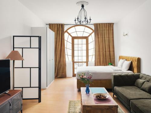 Beautiful OLD TOWN penthouse