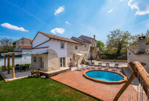 Villa Milena, a Rustic Summer Haven with Pool, Pets Welcome!