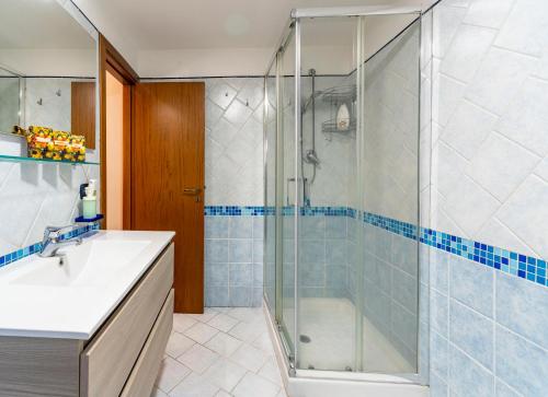 a bathroom with a shower and a sink at Casa Vacanze Catania - Giarre Etna D'Amore in Giarre