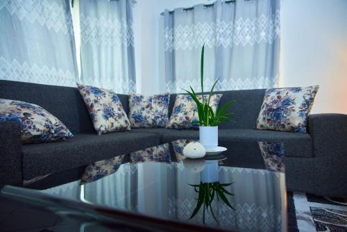 a living room with a couch and a glass table at Villa Malkia's in Enaboishu