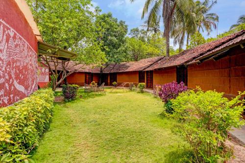 a house with a yard next to a building at Townhouse Palghar in Talāsri